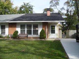 170 Berkley Ln, Hoffman Estates IL  60169-1841 exterior