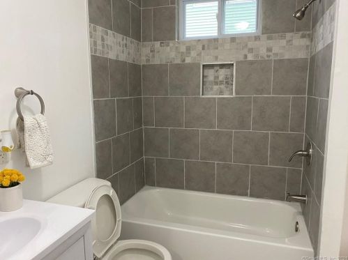 15 Saville St, Windsor CT  06095-4450 exterior