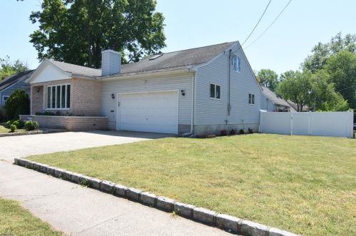 13 Park Ave, Green Brook, NJ 08812-2547