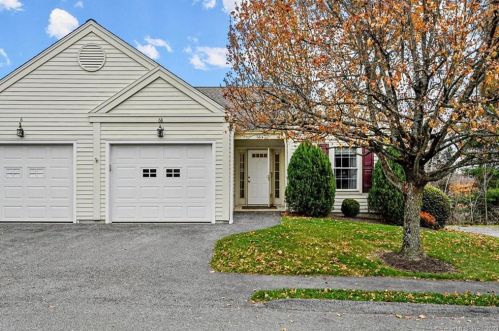 68 Elizabeth Cir, Sandy Hook, CT 06482-1092