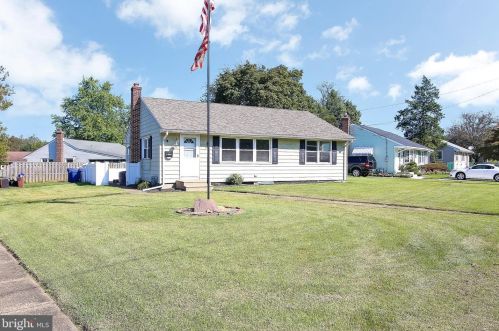 1083 Warren St, Beverly, NJ 08010-1049
