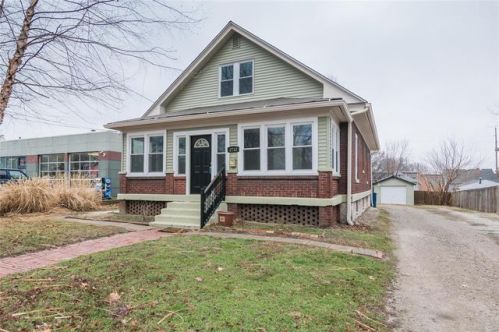 2712 Brown St, Alton, IL 62002-3957