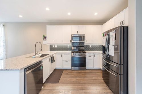 2190 Cherrywood Ln, Anaheim CA  92804-2490 exterior