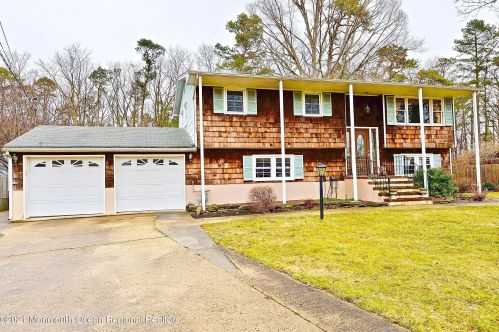 21 Bobwhite Ct, Lacey, NJ 08731-3619