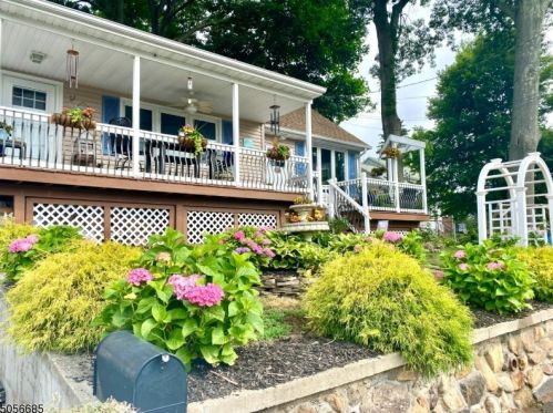 49 Shore Rd, Parsippany, NJ 07834-1531