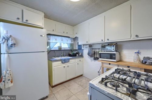 654 New Holland Ave, Lancaster PA  17602-2135 exterior