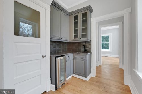 241 Kings Hwy, Tavistock NJ 08033-1981 exterior