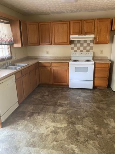 1681 Hunting Creek Dr, Conyers GA  30013-1717 exterior