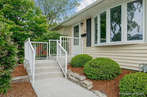 337 Elm St, Villa Park, IL 60181-2214