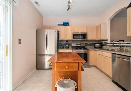2912 Woodside Dr, Joliet IL  60431-8826 exterior