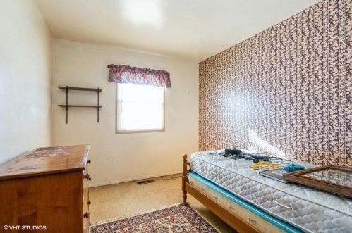 377 Stonehill Dr, Valpo IN 46385-8475 exterior