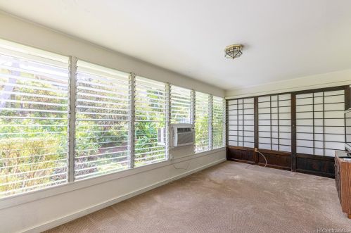 1443 Haloa Dr, Honolulu HI  96818-1945 exterior
