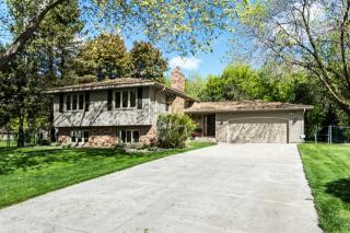 2505 Galtier Cir, Saint Paul, MN 55113-3640
