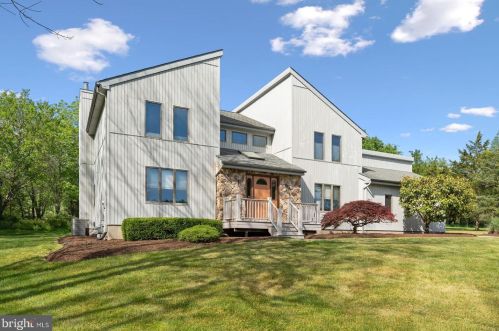 21 Cardinal Dr, Flemington, NJ 08822-7178