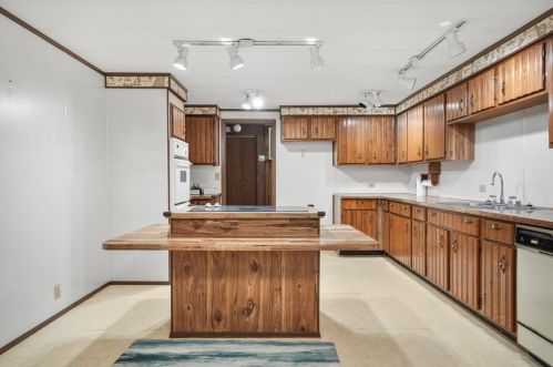 5116 Avispa Way, Austin TX  78738-7602 exterior