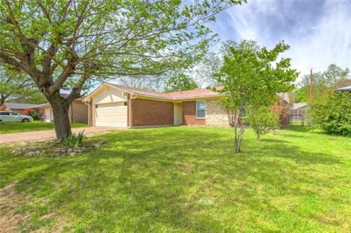 3205 10th St, Mineral Wells, TX 76067-4113