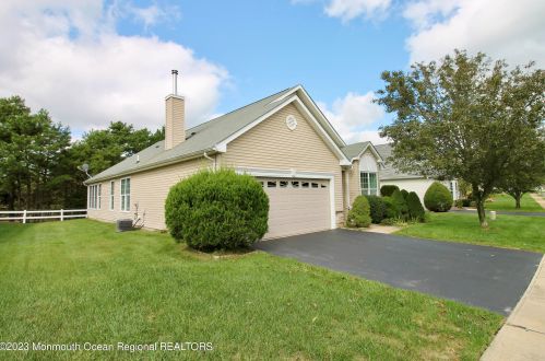 37 Country Walk Blvd, Lakehurst, NJ 08759-5176