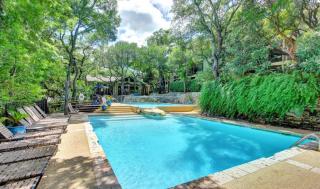 2611 Bee Caves Rd, Austin TX  78746-5674 exterior