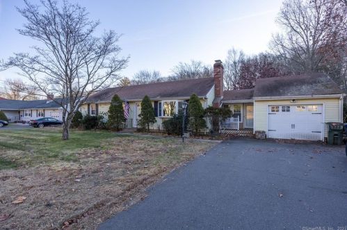 201 Robindale Dr, Kensington, CT 06037-2043