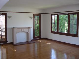 1108 Redondo Blvd, Los Angeles CA  90019-6705 exterior