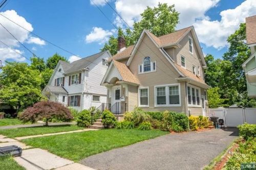 378 Demarest Ave, Oradell, NJ 07649-2206