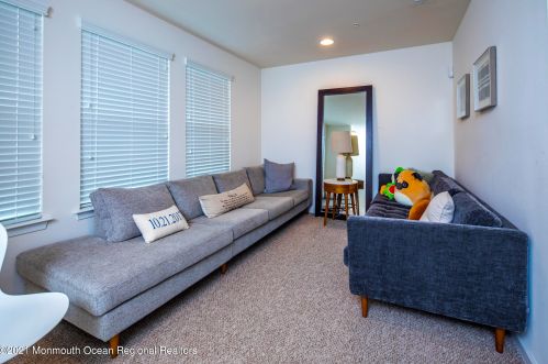 600 Grand Ave, Tinton Falls, NJ 07712-6613