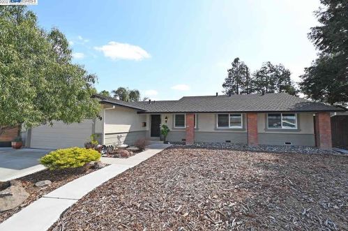 1679 Warsaw Ave, Livermore, CA 94550-6139