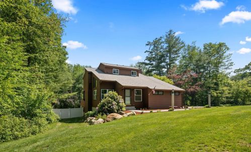 30 Shasta Dr, Londonderry, NH 03053-3007