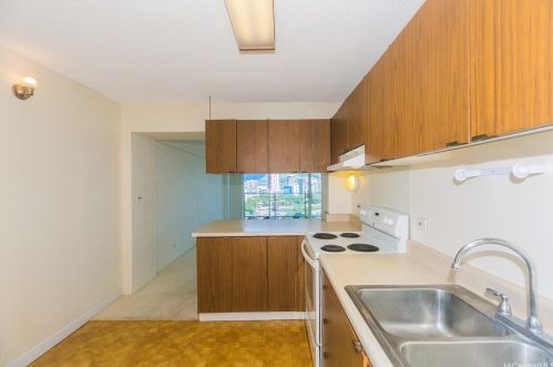 1645 Ala Wai Blvd, Honolulu HI  96815-1065 exterior