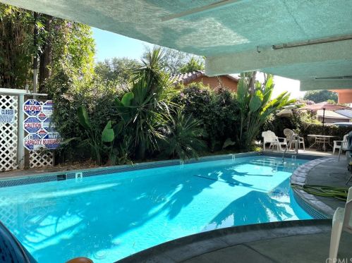 1548 Riverside Dr, Glendale CA 91201-2918 exterior