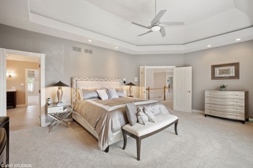 8 Clubside Ct, Willowbrook IL  60527-8129 exterior