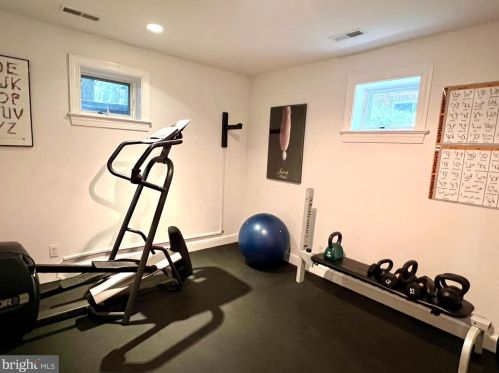 1118 Dl Dr, Silver Spring MD 20910-1601 exterior