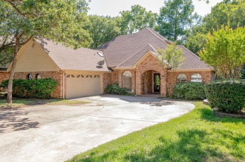 1029 Winding Creek Dr, Grapevine, TX 76051-6939