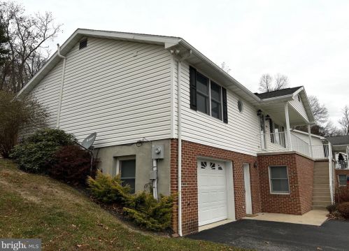 195 United Morgan Cir, Berkeley Springs, WV 25411-6234