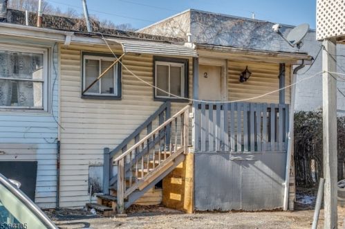 12 Chadwick St, Paterson, NJ 07503-3133