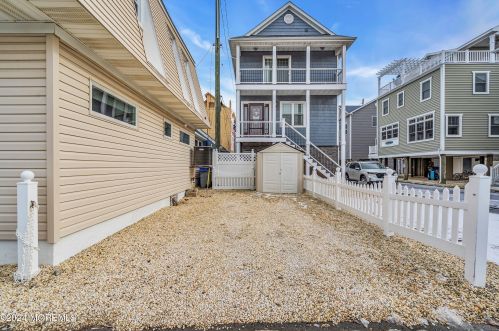 125 Throssell Rd, Lavallette NJ 08735-3230 exterior