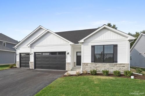 1937 National St, Sycamore, IL 60178-8813