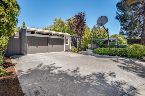 955 Blair Ct, Palo Alto, CA 94303-3448