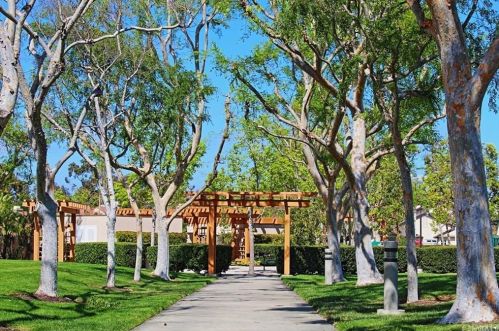 81 Oxford, Irvine CA  92612-2652 exterior