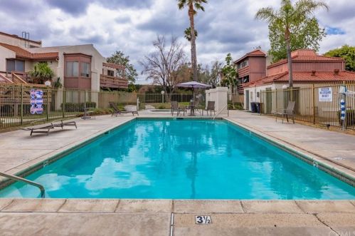 996 Citron St, Anaheim CA  92805-1709 exterior