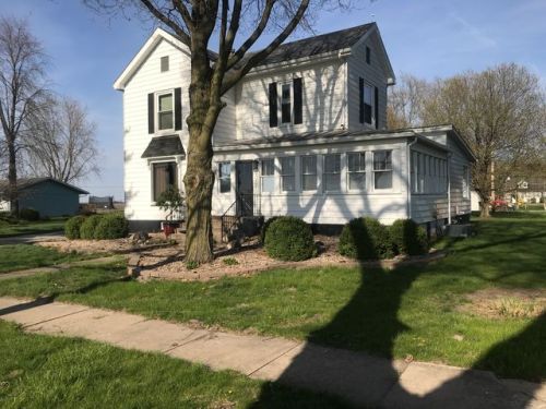 204 4th St, Biggs, IL 62633-9300
