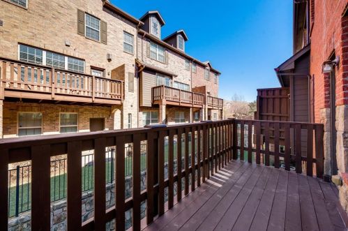 1511 Biltmore Ln, Irving TX  75063-3423 exterior