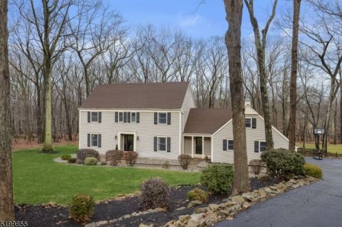 11 Tall Timber Dr, Califon, NJ 07830-3522