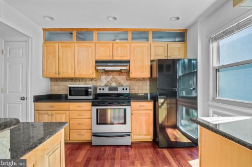 2394 Cloudcroft Sq, Herndon VA  20191-1707 exterior