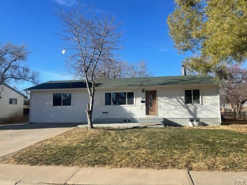 49 Caledonia Rd, Pueblo, CO 81001-1426