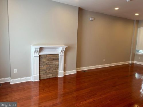 313 42nd St, Philadelphia, PA 19104-4015