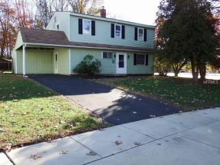 70 Ice Pond Rd, Levittown, PA 19057-2743