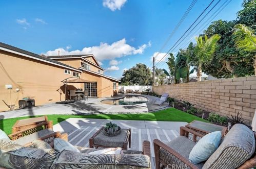 8696 La Playa Cir, Santa Ana CA 92708-5010 exterior