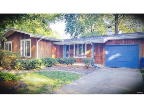 1828 Stanford Pl, Edwardsville, IL 62025-2633