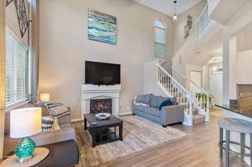 7403 Grandview Ct, Carpentersville, IL 60110-3401